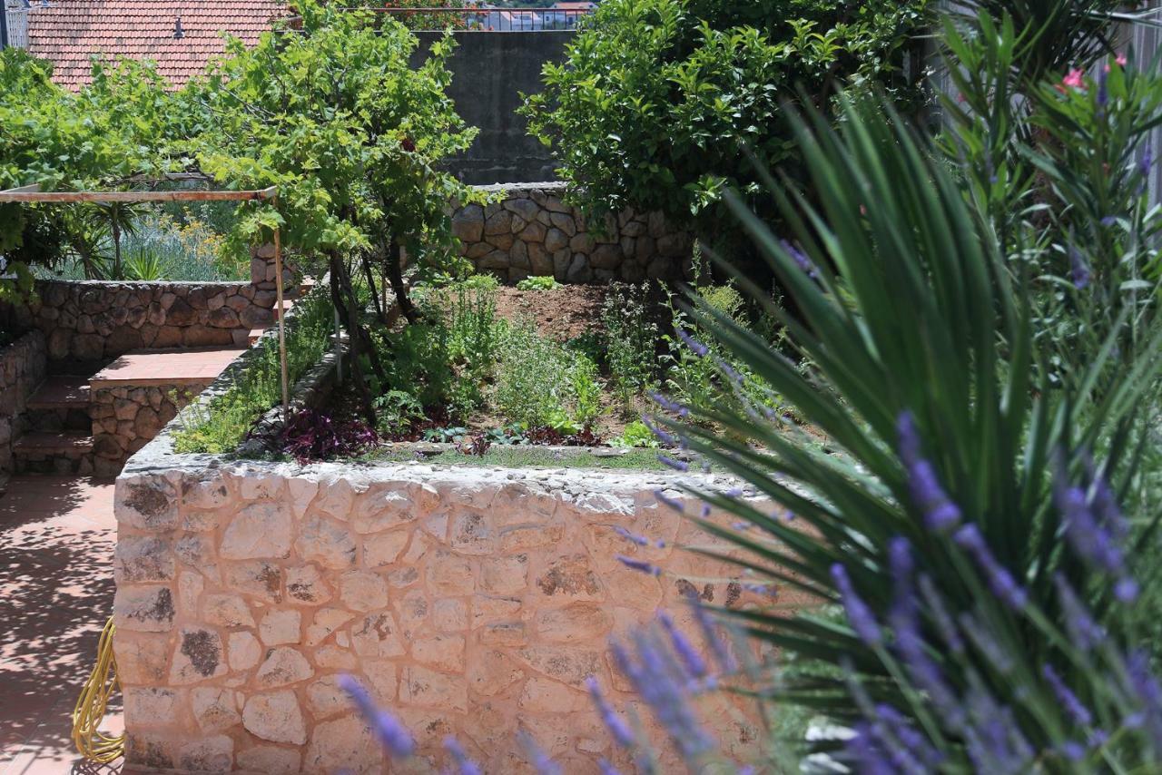 Tanya-Apartments And Rooms Hvar Town Exterior foto