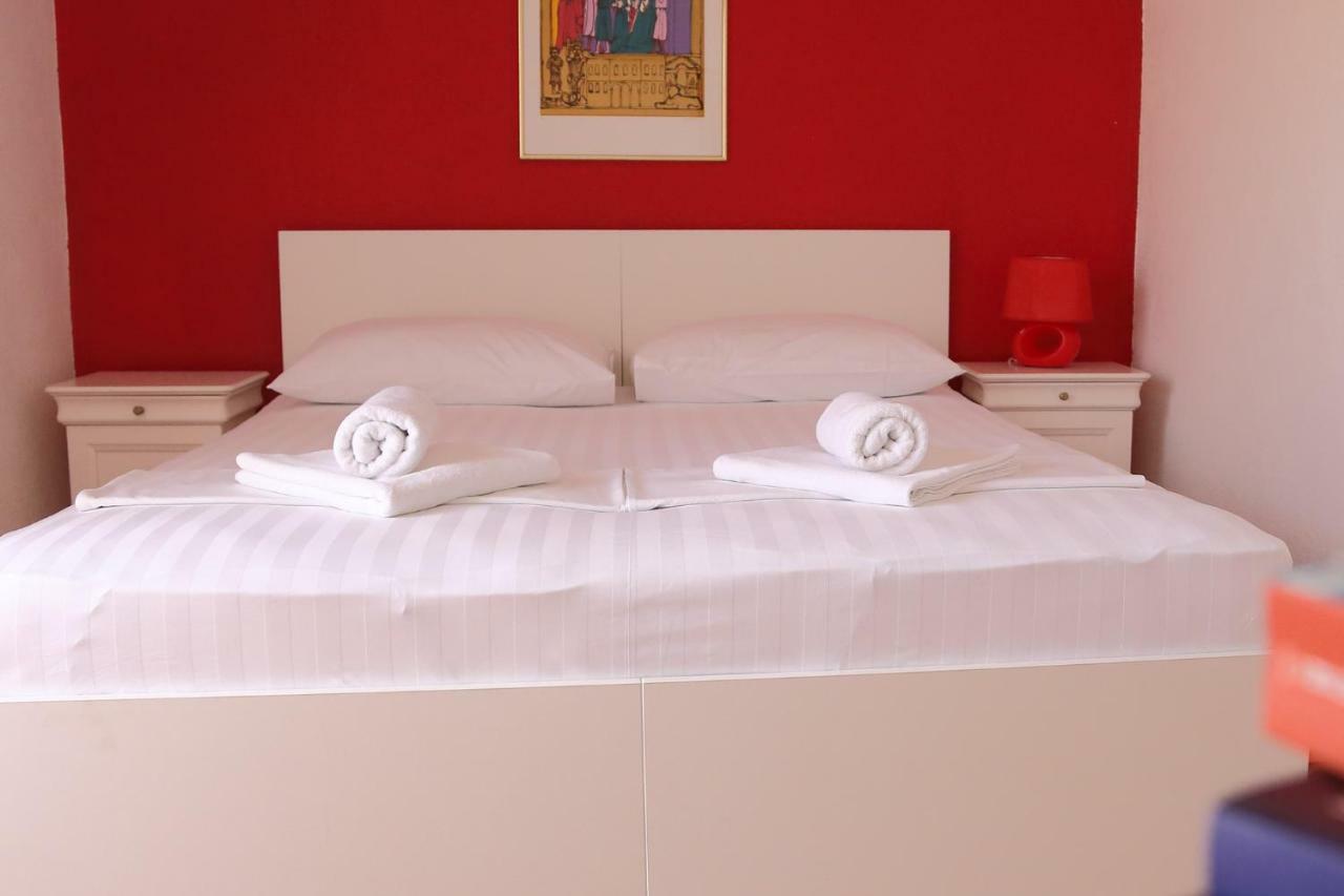 Tanya-Apartments And Rooms Hvar Town Exterior foto